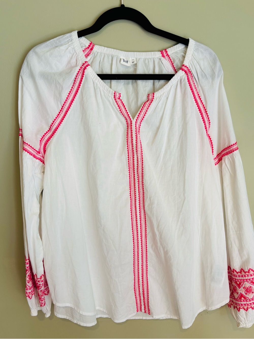 Gap Women’s White Peasant Top with Pink Embroidery